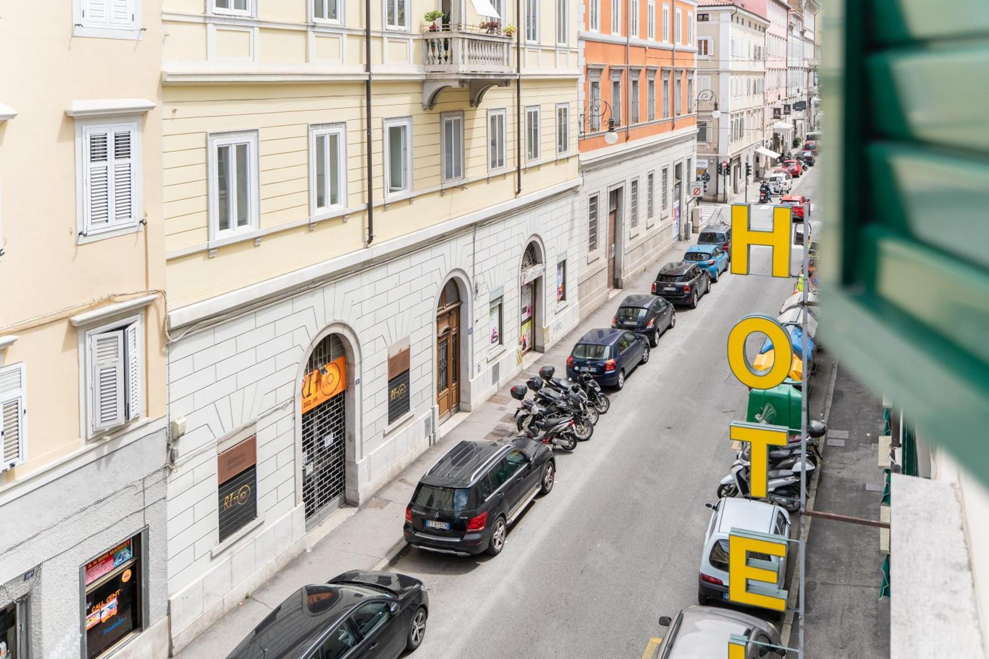 Hotel Italia Trieste Exteriör bild